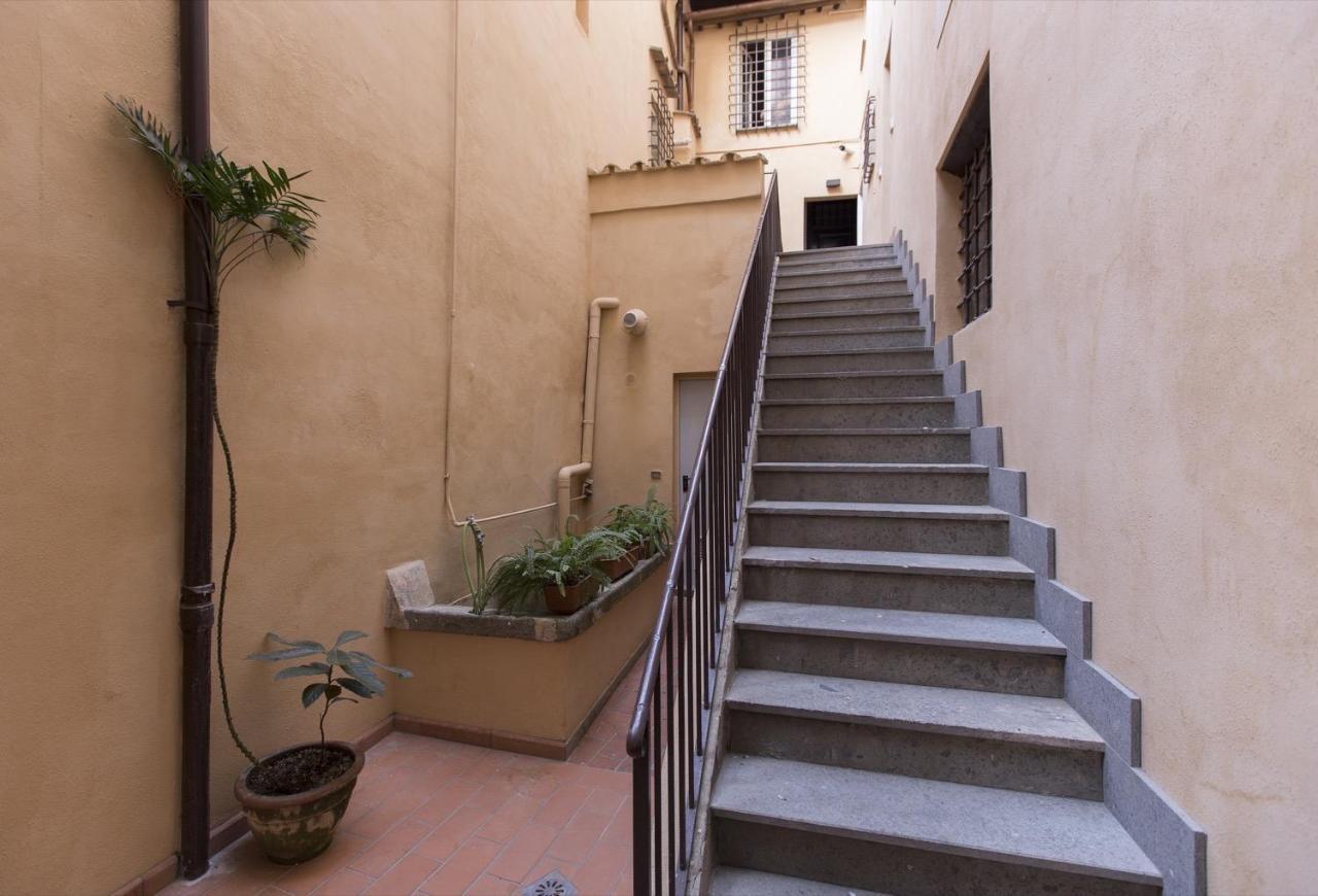 Cozy Apartment In Via Degli Spagnoli - Fromhometorome Luaran gambar